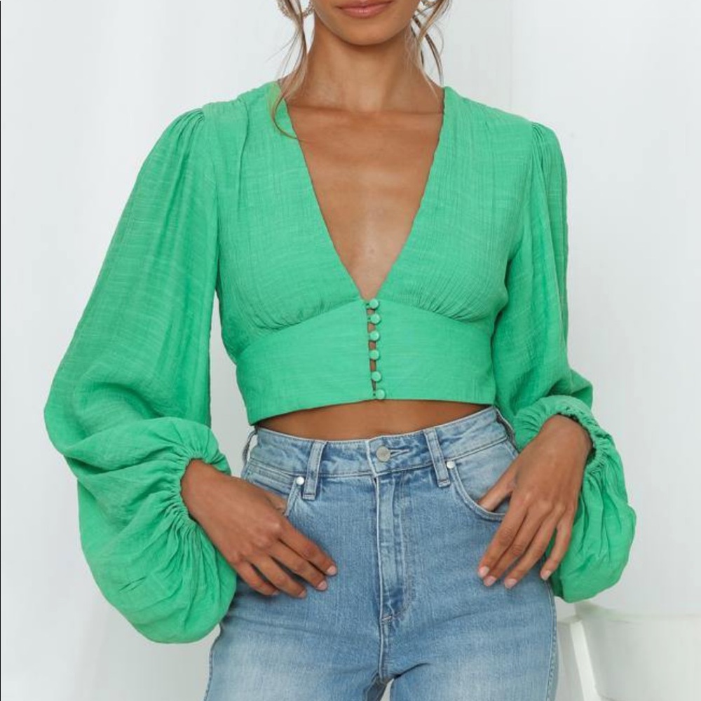Cute green top!